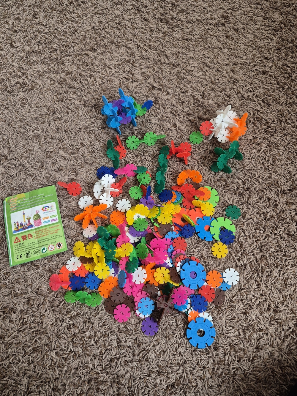 Colorful Interlocking Flower Discs Building Toy - Assorted Colors